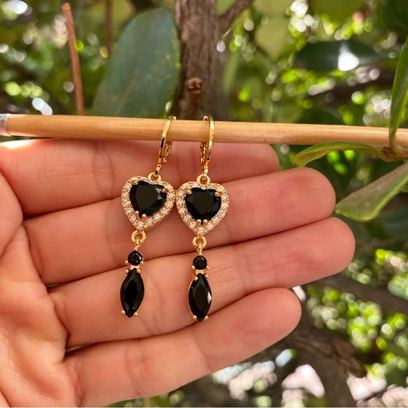 Black CZ Heart Earrings 18k Gold Filled /Aretes Corazón Oscuros Oro Laminado 18k - Picture 3 of 6